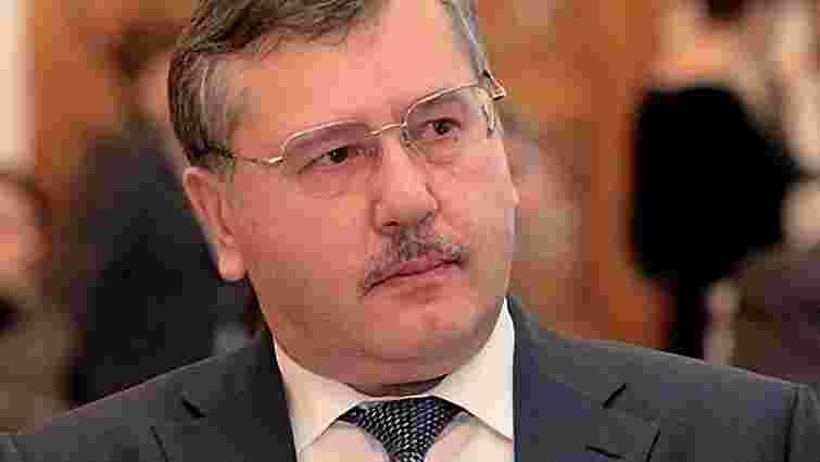 Гриценко закликає ЄС забрати візи в осіб, що судять Тимошенко