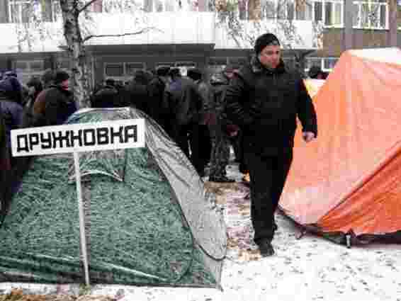 Голодуючих у Донецьку просять згорнути акцію і обіцяють виплати