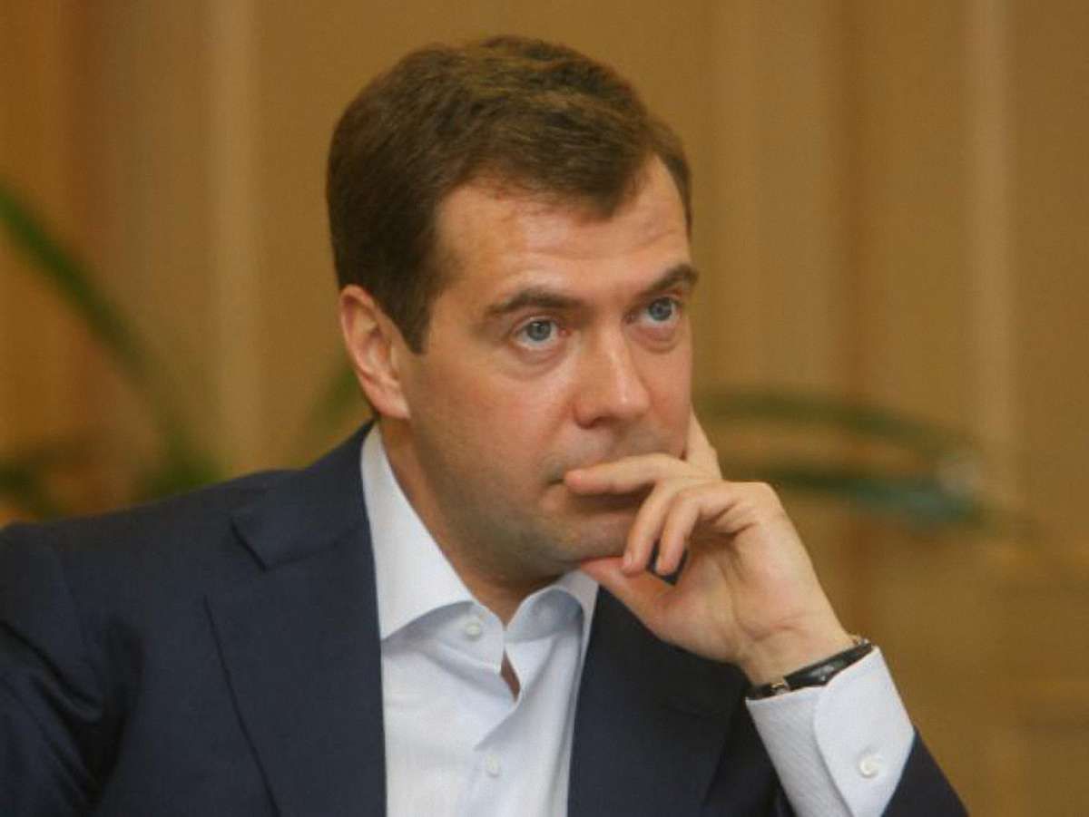 Медведєв не згоден з гаслами, що звучали на мітингах
