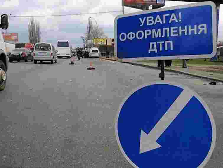 На Львівщині загинула жінка, потрапивши під колеса двох авто 