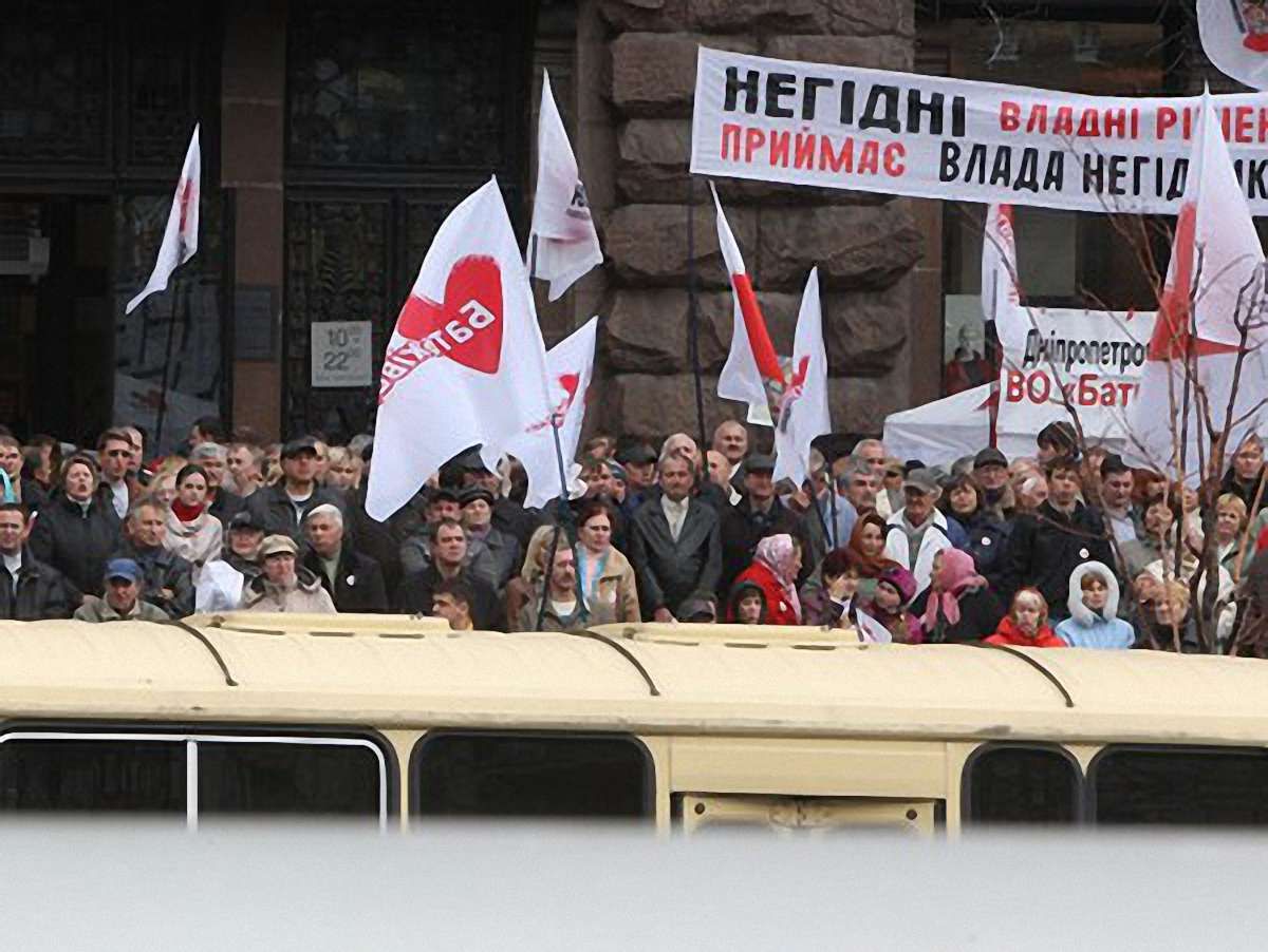 Ворота Апеляційного суду зламали прихильники Тимошенко