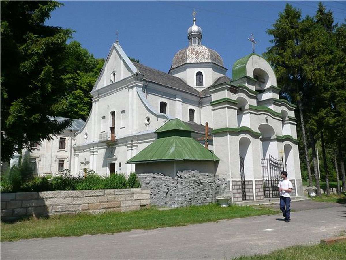 Будівельники нищать монастир в Підгірцях, - Сех