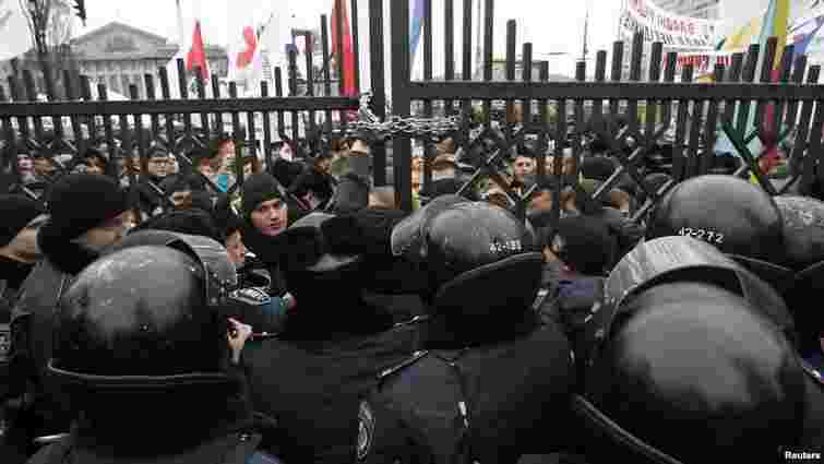 МВС: Прихильники Тимошенко у натовпі затиснули двох міліціонерів