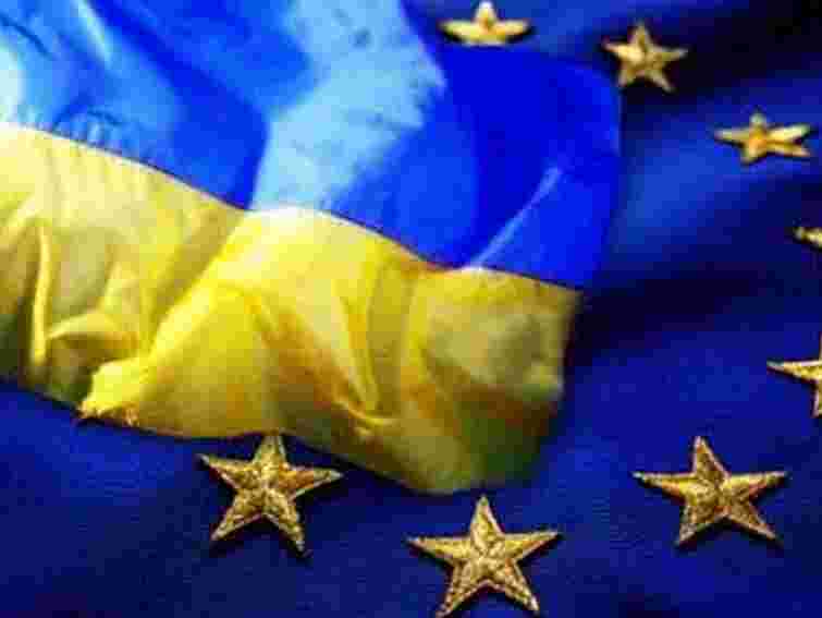 Лише 8% українців вірять зовнішній політиці Януковича