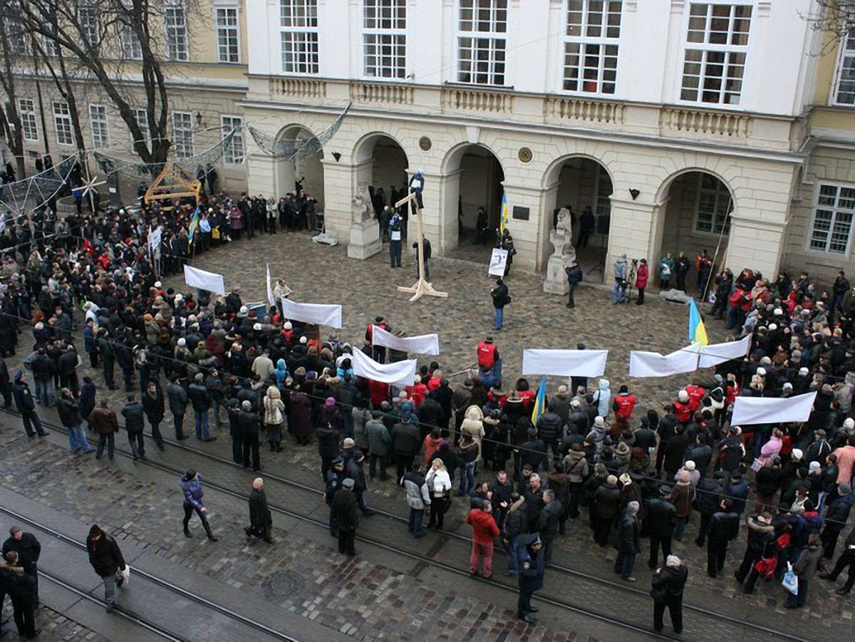 Власники МАФів у Львові пікетують проти заборони продажу алкоголю