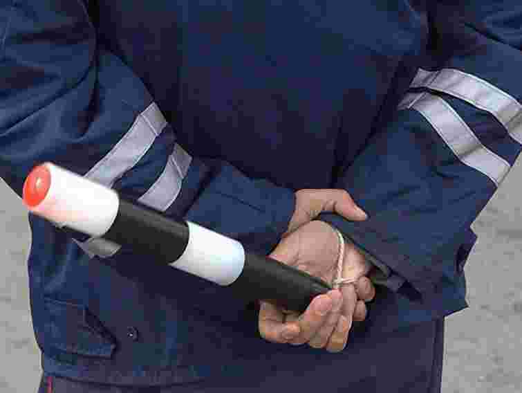 На Рівненщині даішник відбивався від водія сльозогінним газом