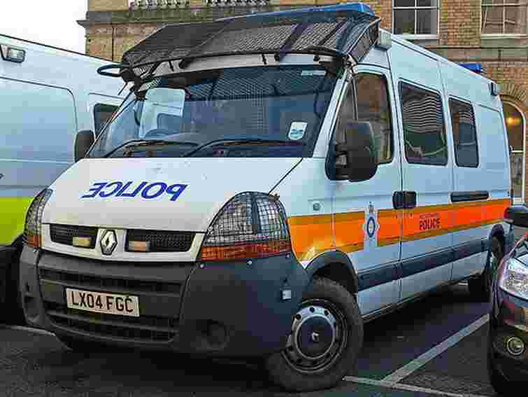 МВС хоче замінити патрульні УАЗи на економніші Renault