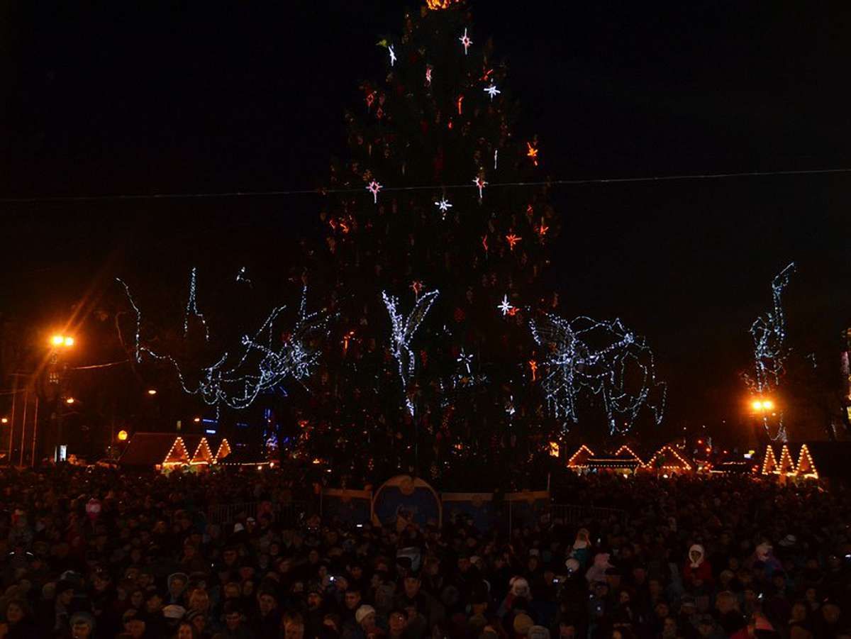 У Львові урочисто відкрили святкову ялинку