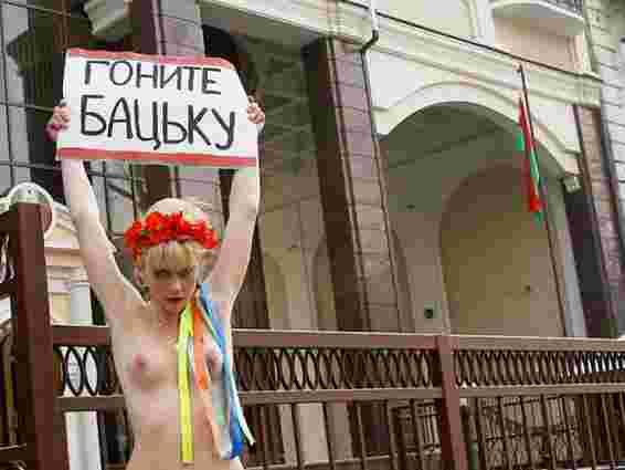 Затримані в Білорусі активістки FEMEN повернулися додому