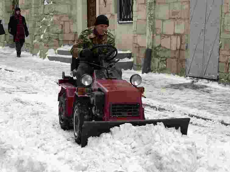 Уночі Львів прибирало 23 одиниці техніки