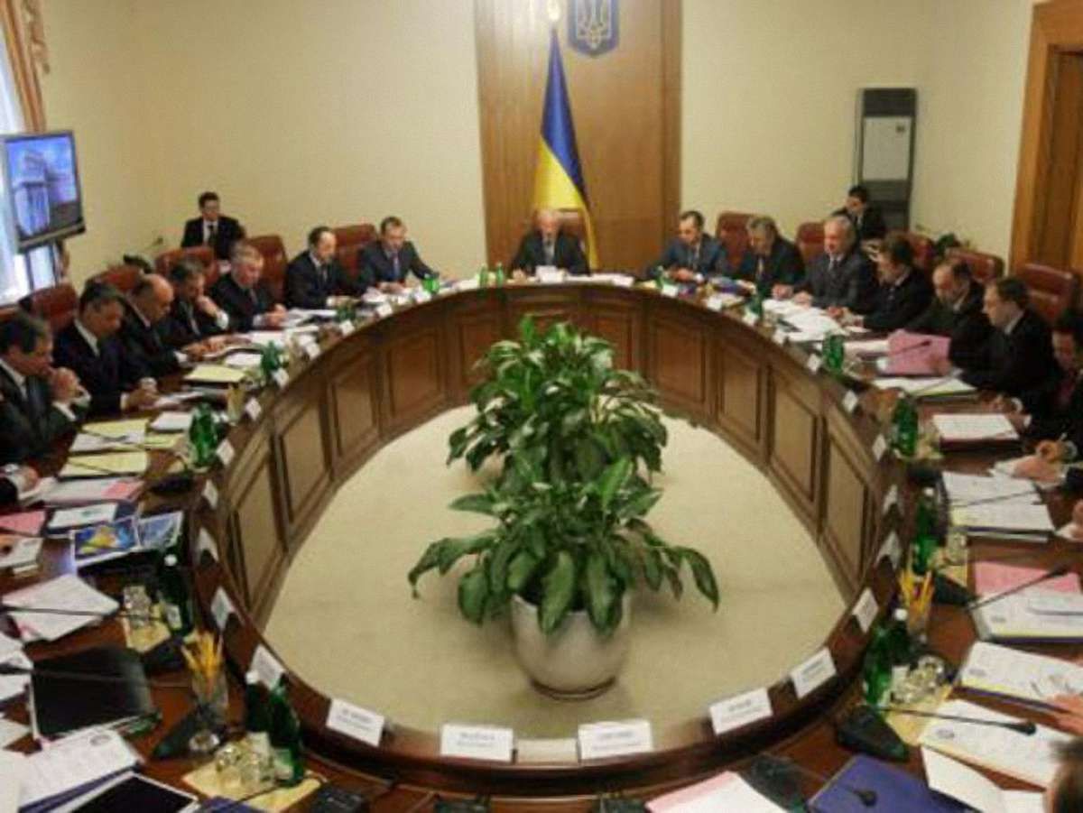 Кадрові зміни в уряді будуть не раніше весни, – експерт