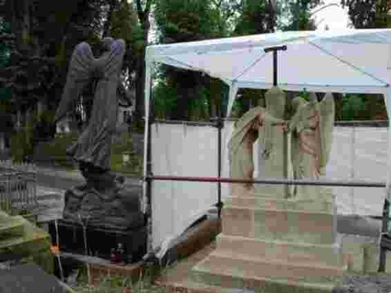 На Личаківському цвинтарі у 2012 році відреставрують 6 надгробків