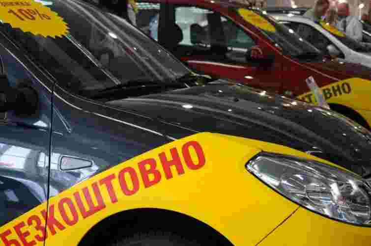 Рада знизила ввізне мито на авто та морські човни