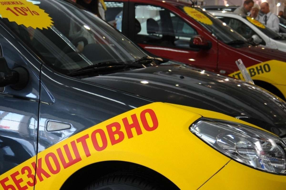 Рада знизила ввізне мито на авто та морські човни