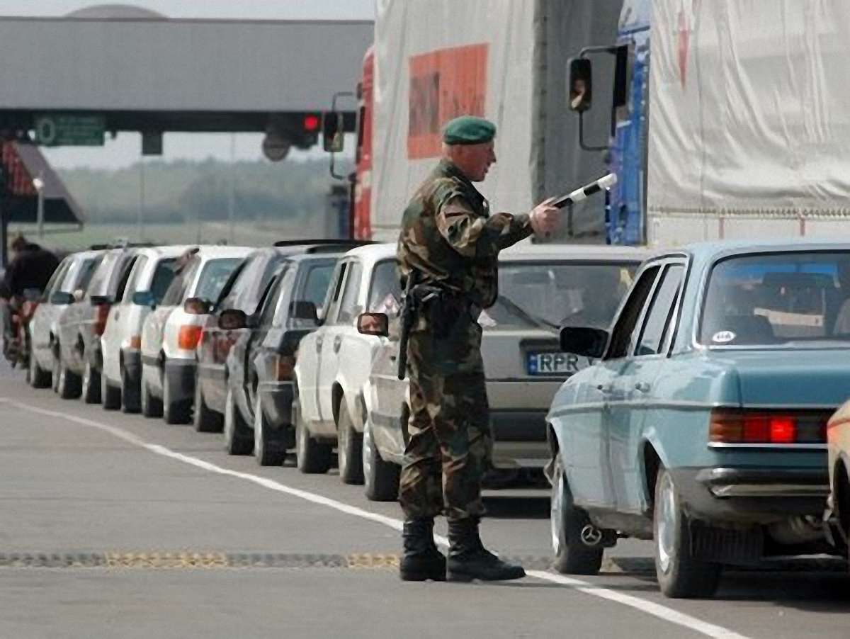 На українсько-російському кордоні утворилась черга з понад 100 авт