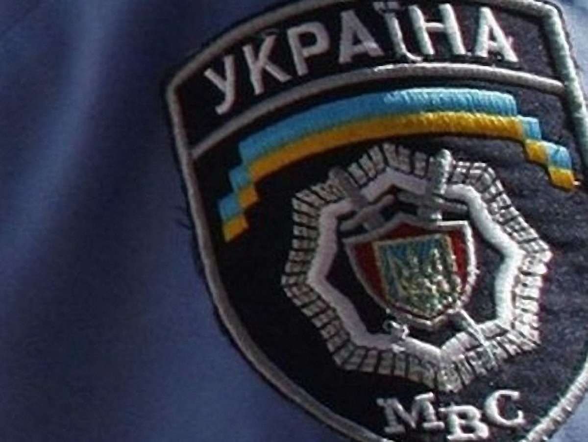 П’яного міліціонера в центрі Ужгорода відзняли на відео