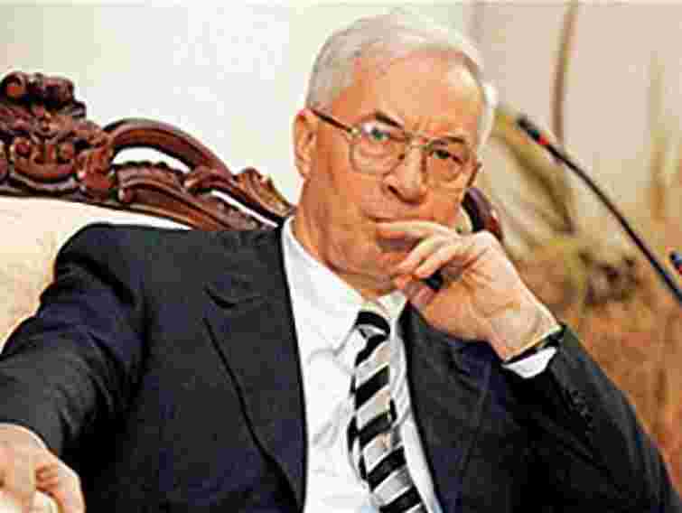 Азаров: Росія повинна знати, що на коліна нас не поставити