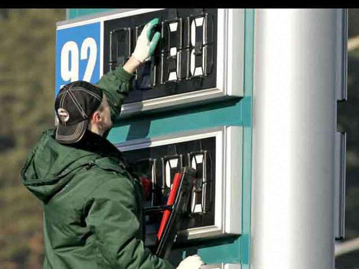 Бензин в Україні цього року подорожчав на 30%