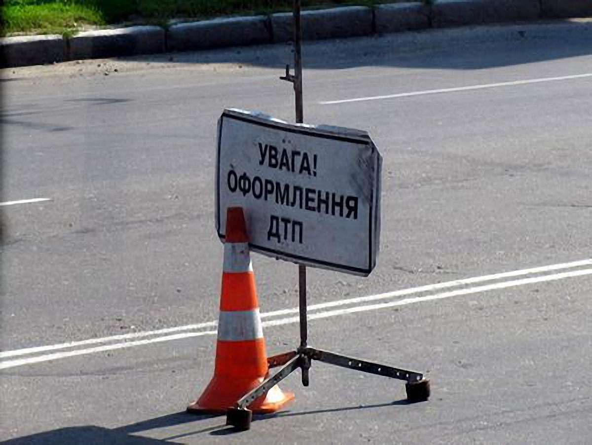 На Луганщині через ожеледицю перекинувся автобус з 20 пасажирами