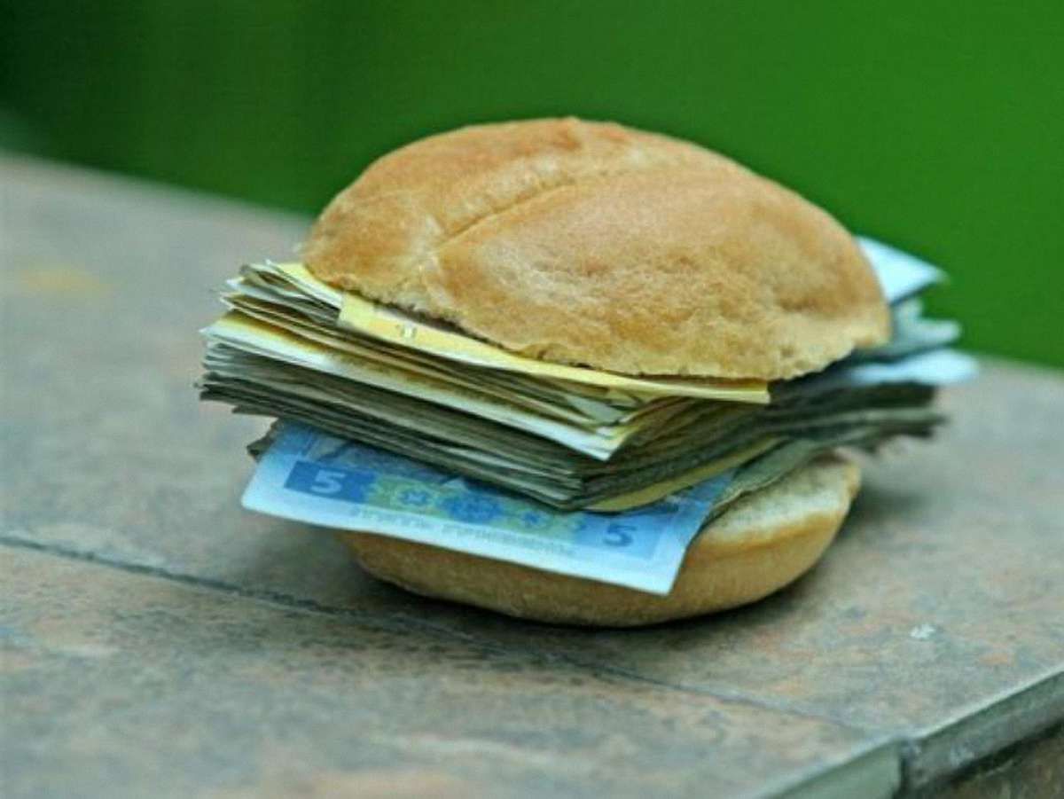 Молодь пригрозила Януковичу голодними бунтами через стипендії