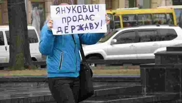 У Львові дівчину  судитимуть через Януковича