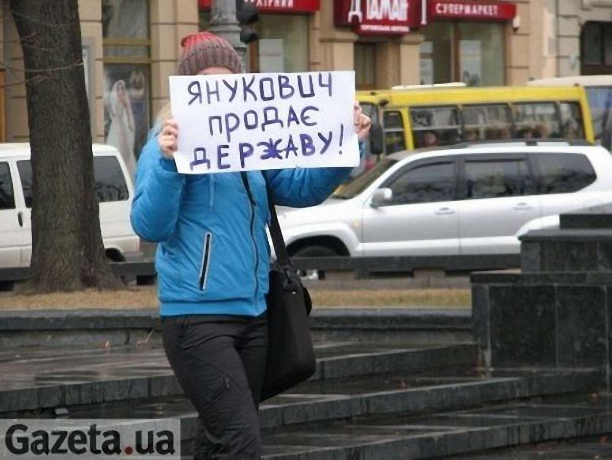 У Львові дівчину  судитимуть через Януковича