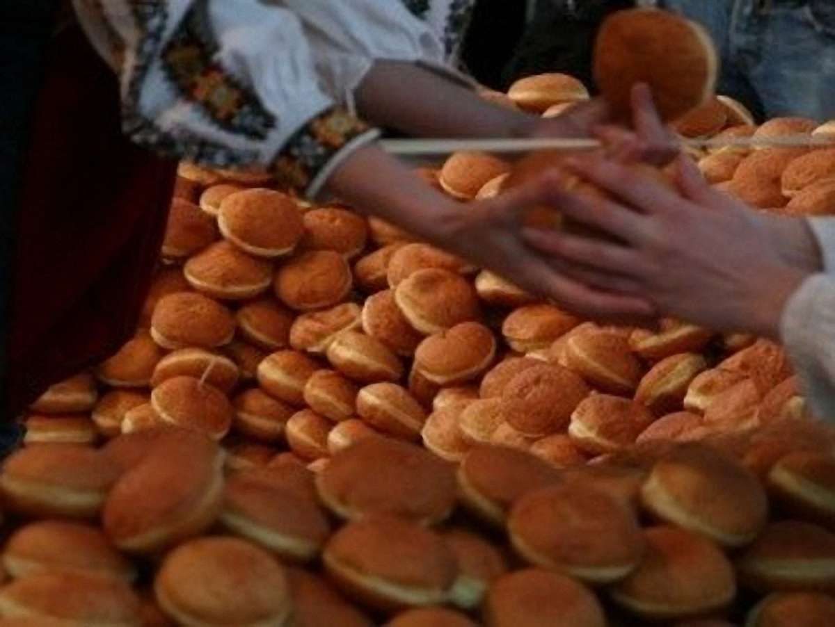У Львові на Різдво викладуть найбільшу у світі картину з пампухів