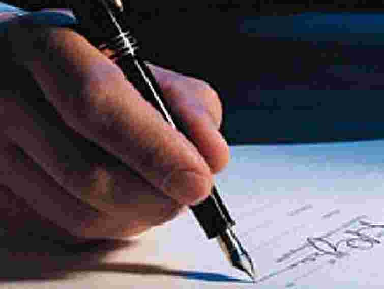 Янукович затвердив збільшення граничного віку для дипломатів