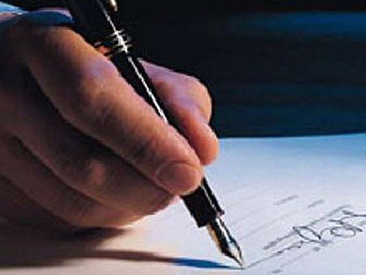 Янукович затвердив збільшення граничного віку для дипломатів