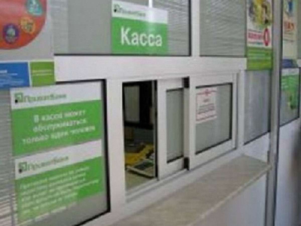 5 людей стали жертвами пограбування Приватбанку в Донецьку