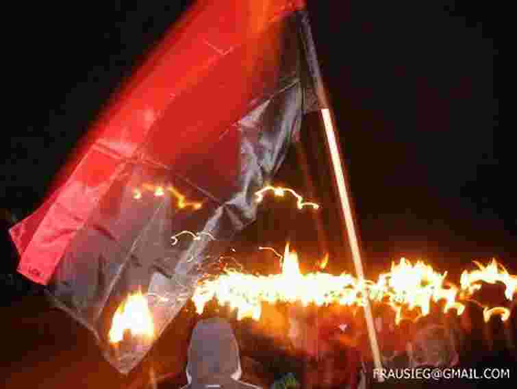 Смолоскипна хода у Львові завершиться біла пам’ятника Бандері