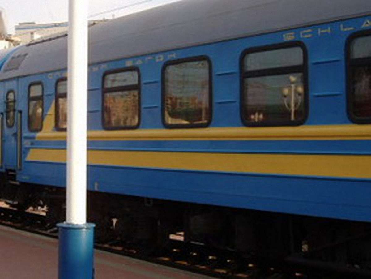 У потягу Львів-Рахів п’яний пасажир побив провідника