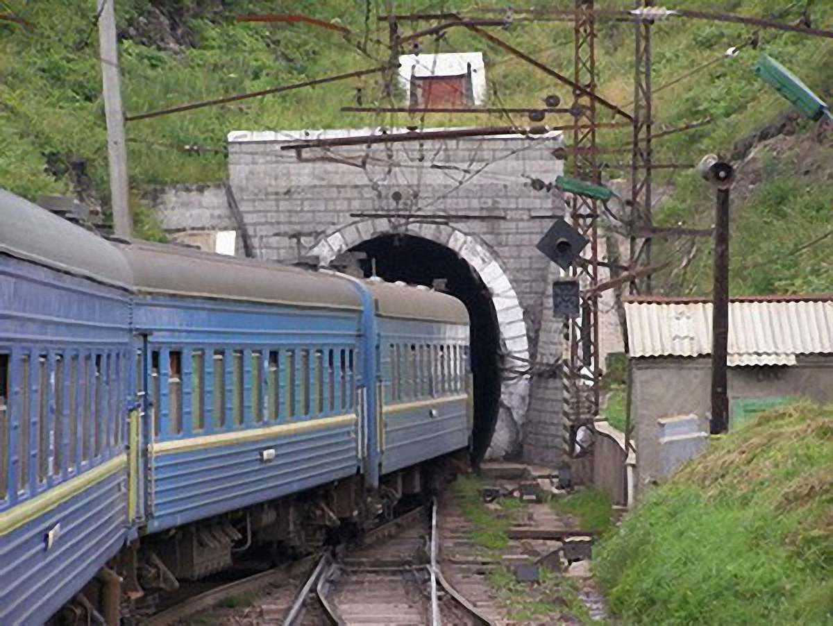 У провідника знайшли мобілку та фотоапарат загиблої дівчини