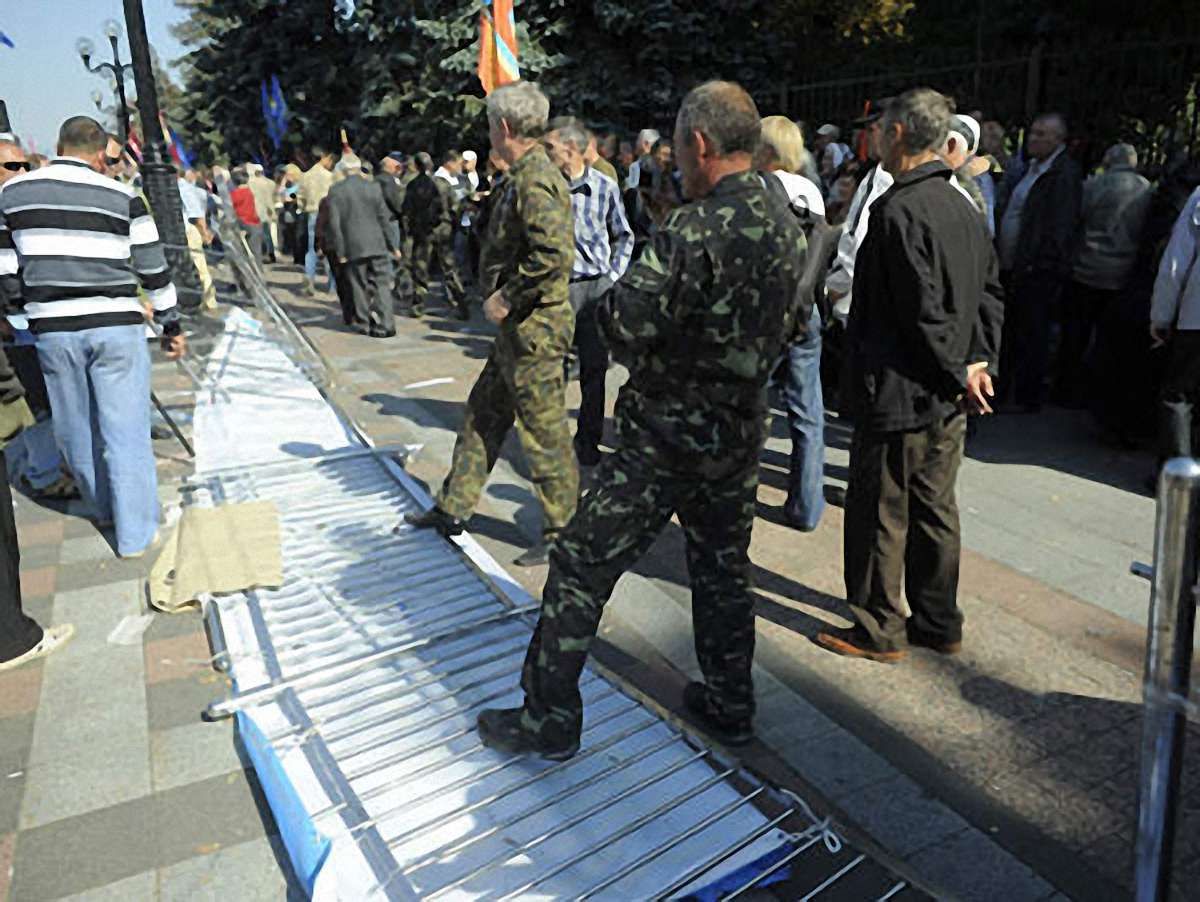 Влада абсолютно нехтує громадською легітимністю, – політолог