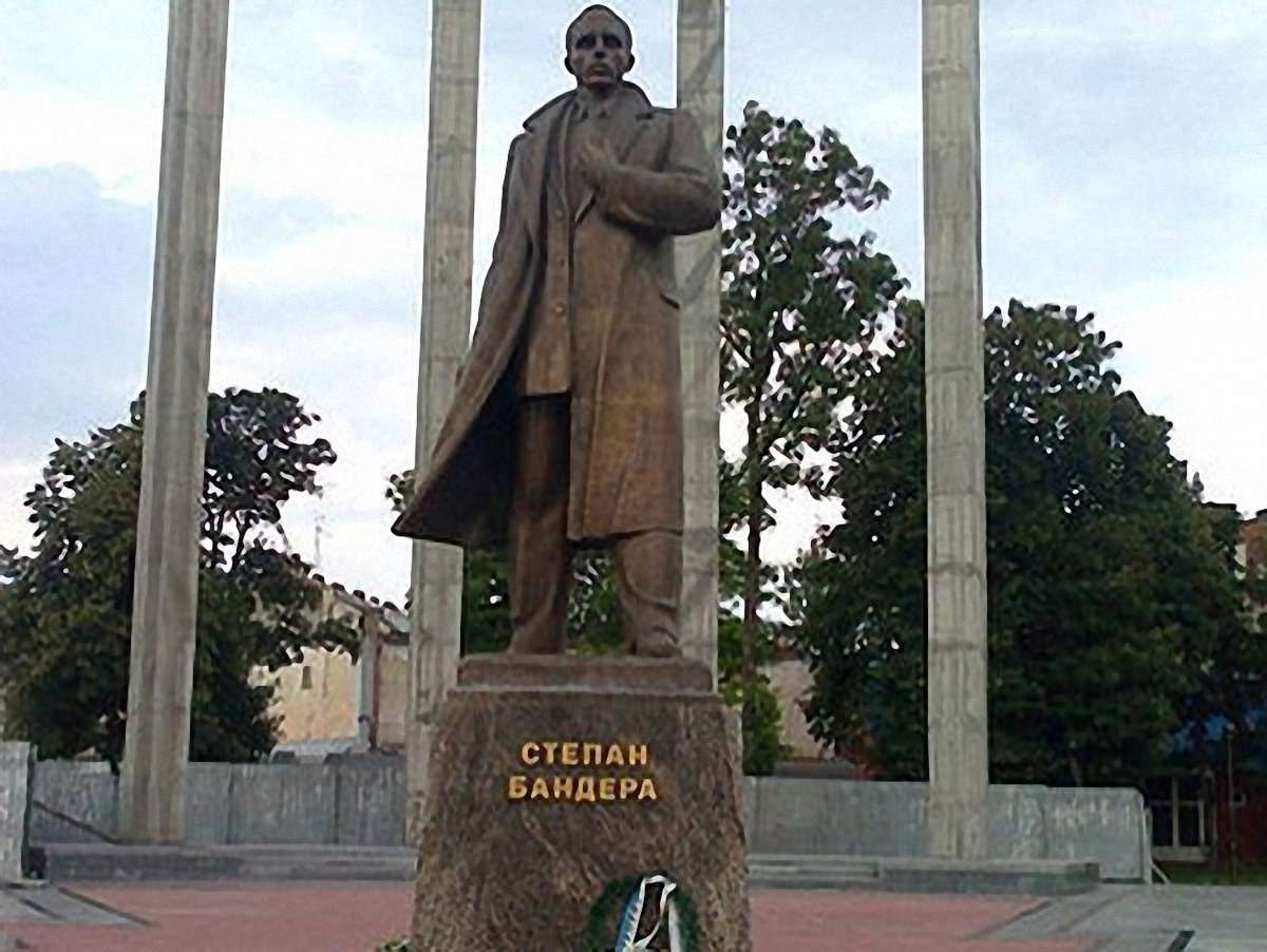 У Львові сьогодні відкриють пам'ятник Бандері