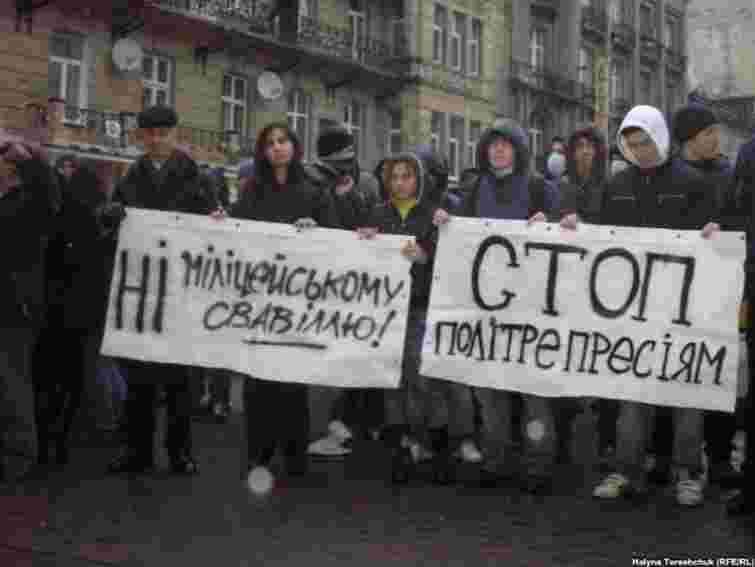 Від Януковича вимагають припинити політичні переслідування