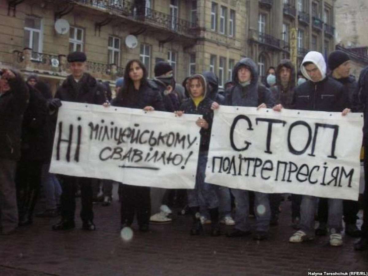 Від Януковича вимагають припинити політичні переслідування