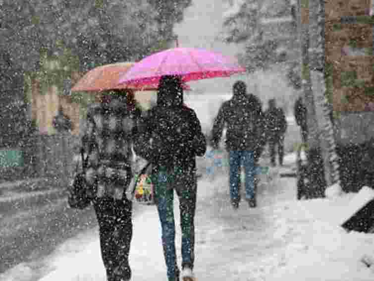 На завтра синоптики прогнозують мокрий сніг і дощ