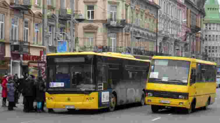 Приміські автобусні маршрути Львова хочуть скоротити