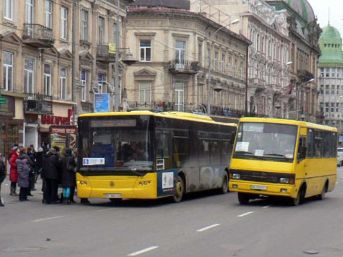 Віднині у Львові автобус №13 не їздитиме по вул. Навроцького