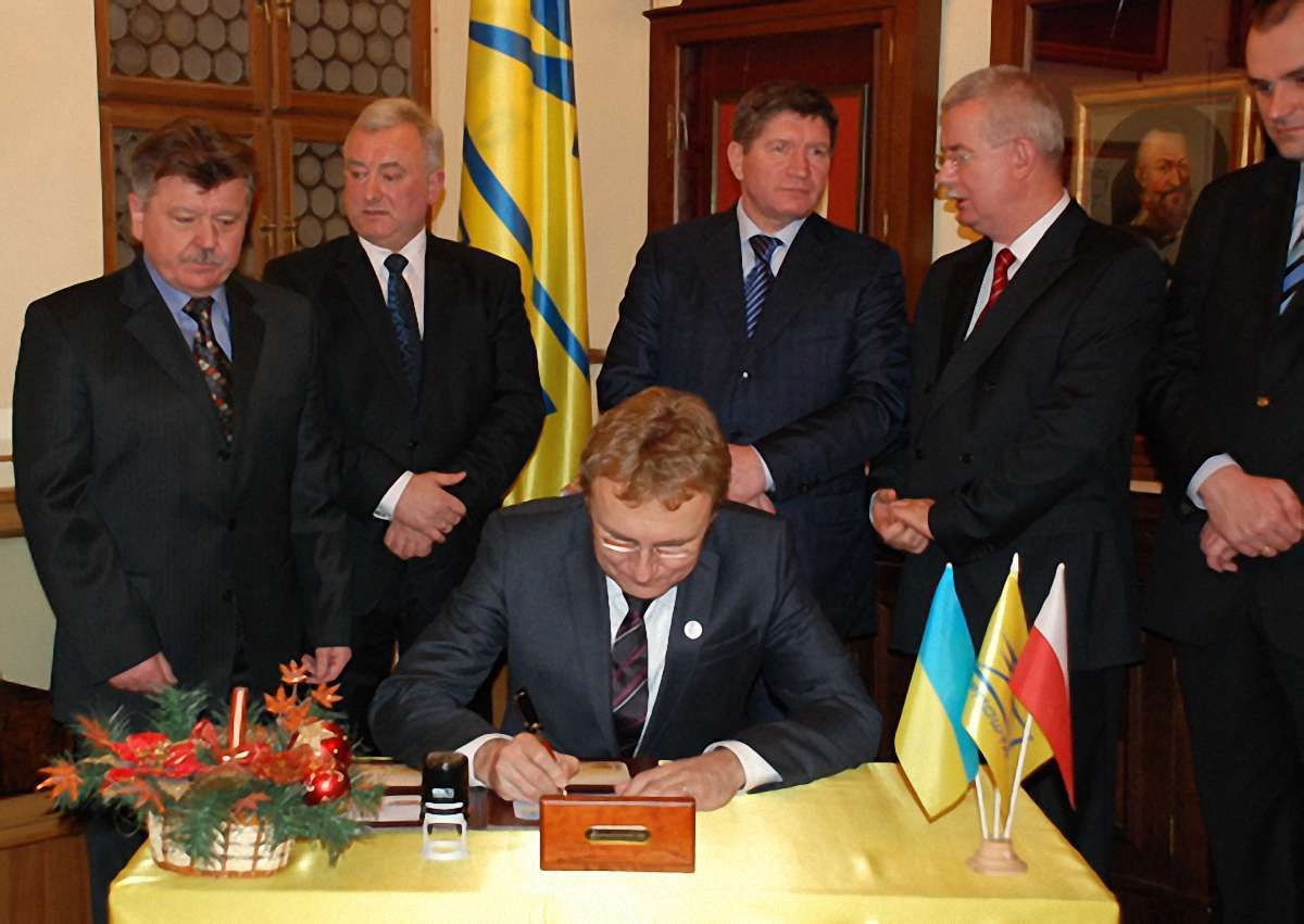 У Львові погасили марку до ювілею українсько-польських відносин