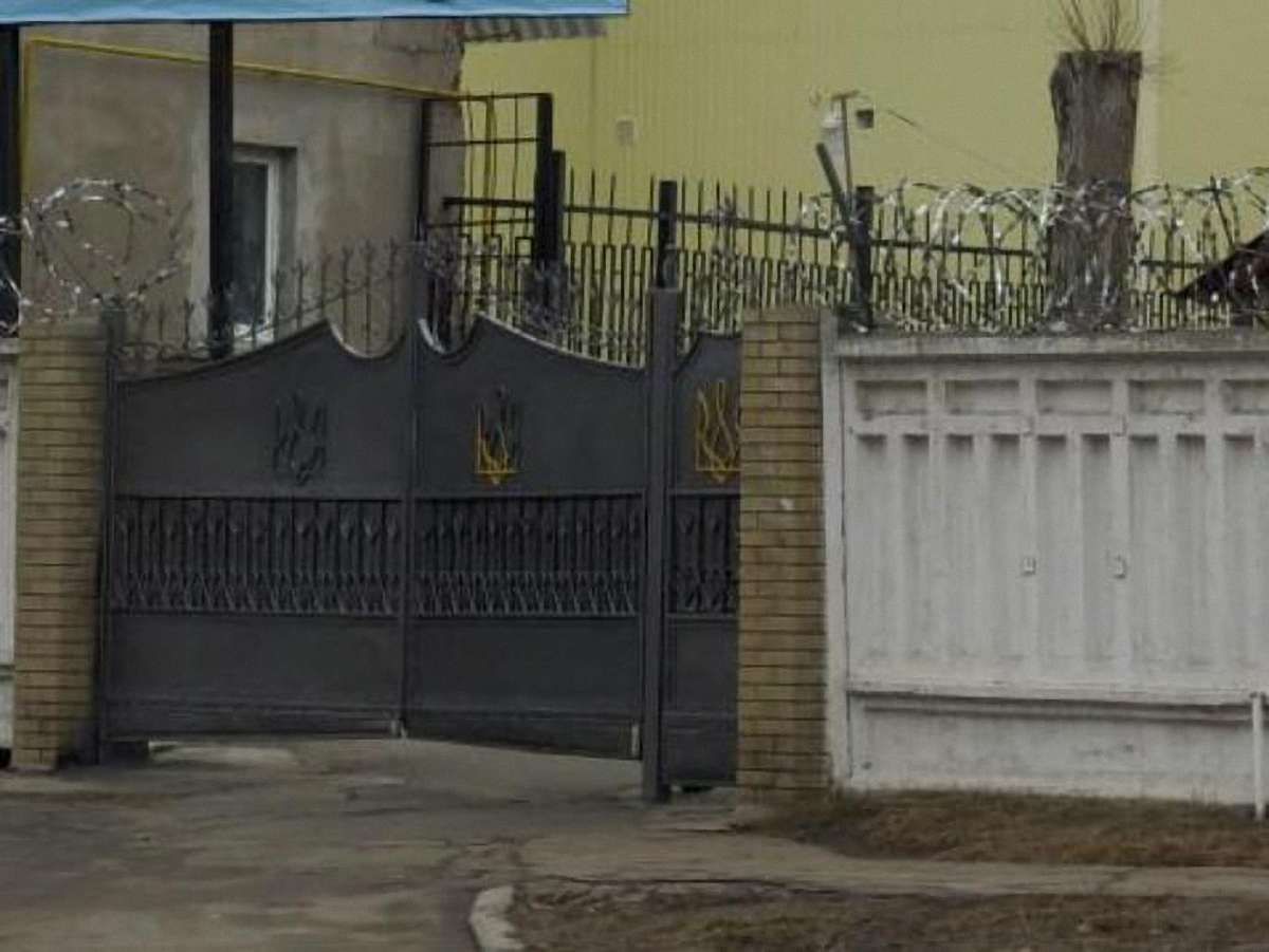 До мітингу біля колонії Тимошенко пригнали пожежні й аварійні авто