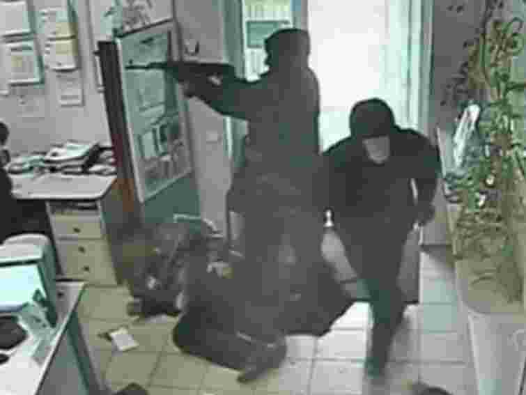 Знайдено зброю, з якої розтріляли працівників банку в Донецьку