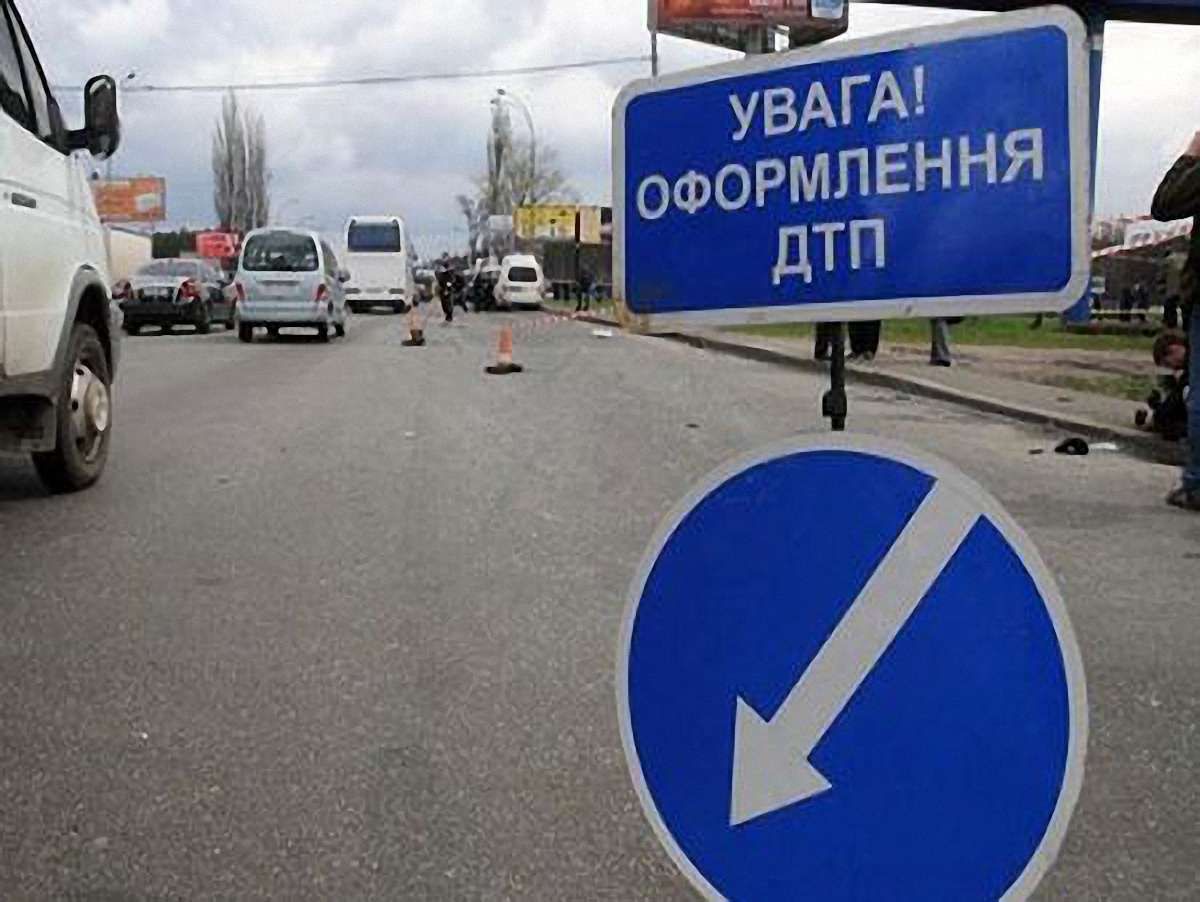 На Львівщині зіткнулось два авто: троє травмованих 