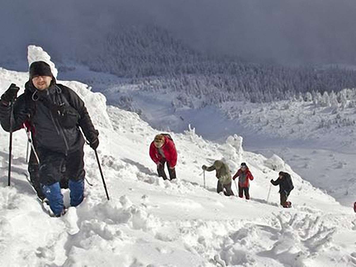 Туристів, які заблукали в горах Закарпаття, знайдено