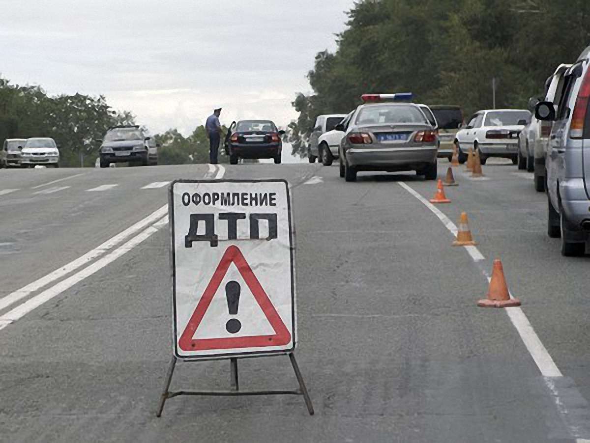 На Львівщині водій іномарки збив двох школярів і втік