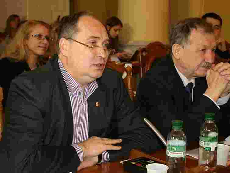 Львів просить ВРУ забезпечити освітян і медиків зарплатою