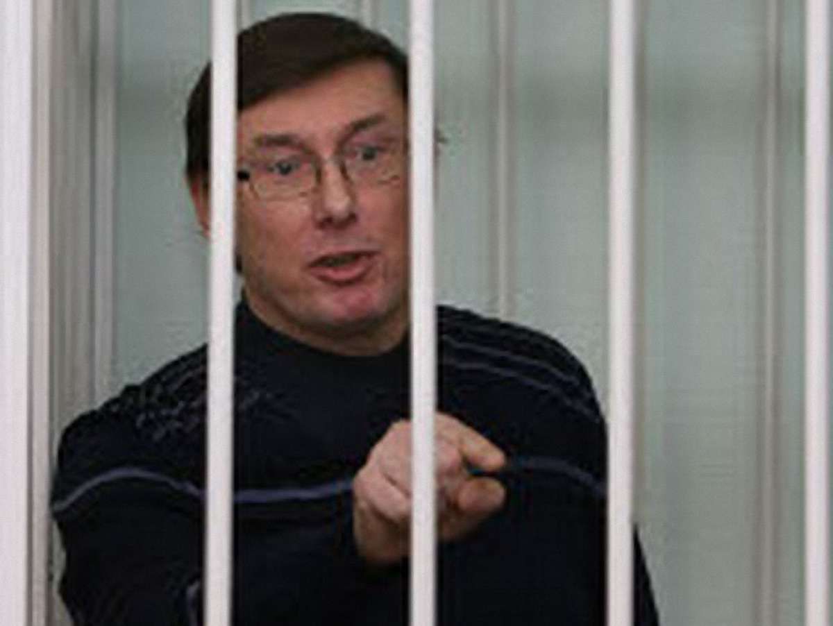 Сьогодні продовжиться суд над Луценком