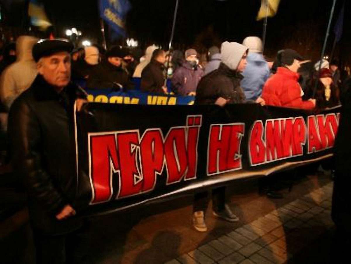 Смолоскипним маршем у Львові вшанують полеглих під Крутами