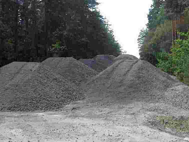 Чиновники Тернопільської мерії ремонтували стадіон без тендеру